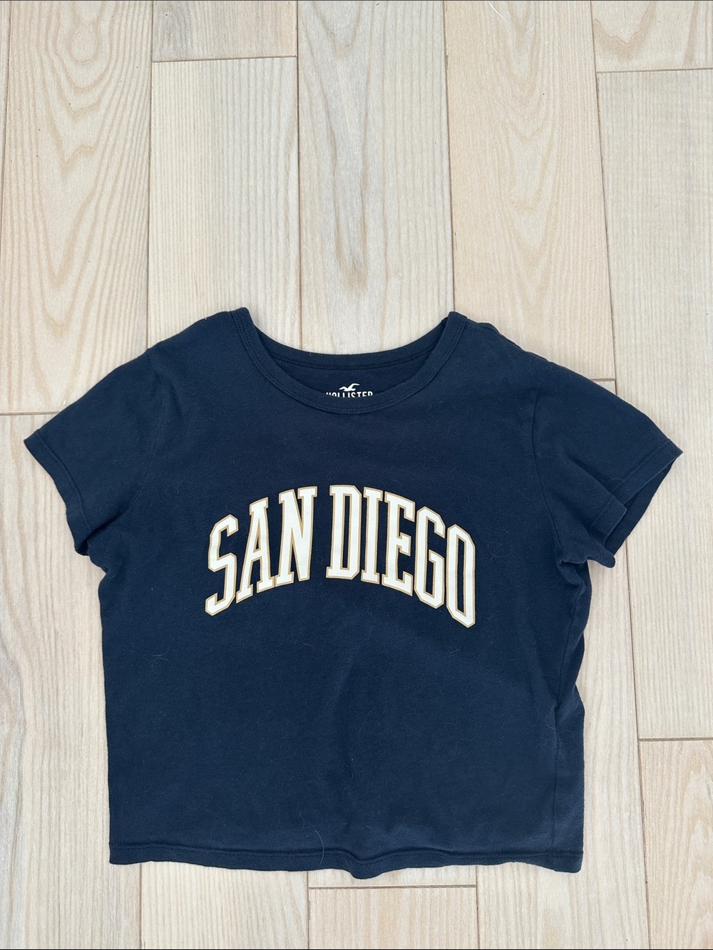 San Diego Graphic Crop Tee - navy by Hollister